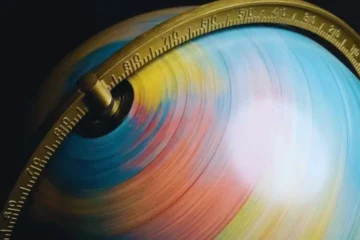 زمین کی تیز رفتار گردش، مگر انسانی حواس بے خبر 3 زمین کی تیز رفتار گردش، مگر انسانی حواس بے خبر