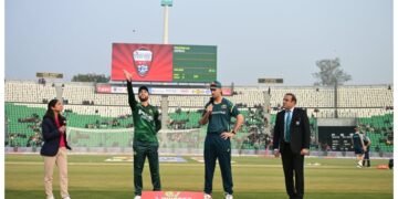 تیسرا ٹی ٹوئنٹی: پاکستان نے آسٹریلیا کے خلاف بیٹنگ کا انتخاب کرلیا 1 تیسرا ٹی ٹوئنٹی: پاکستان نے آسٹریلیا کے خلاف بیٹنگ کا انتخاب کرلیا