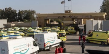 رفح کراسنگ دو سال بعد جزوی طور پر کھول دی گئی