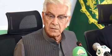 خواجہ آصف کا انکشاف: بھیک مافیا ملک میں سب سے زیادہ "روزگار" دے رہا ہے!