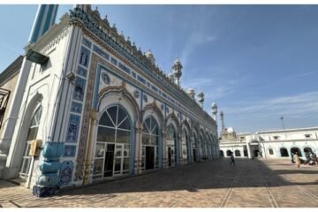 مساجد کے باہر گداگری اور سامان فروخت پر پابندی عائد