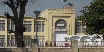 عمران خان کا جیل میں طبی معائنہ، اسپتال منتقلی کا فیصلہ آج متوقع