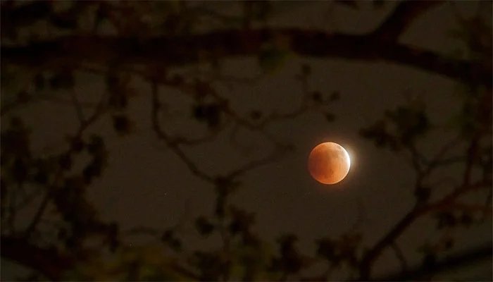 سال2026 کا مکمل چاند گرہن: کیا پاکستان میں دیکھا جا سکے گا؟