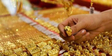 سونے کی قیمت میں غیر متوقع اضافہ: فی تولہ 1,300 روپے مہنگا! 4 سونے کی قیمت میں غیر متوقع اضافہ: فی تولہ 1,300 روپے مہنگا!