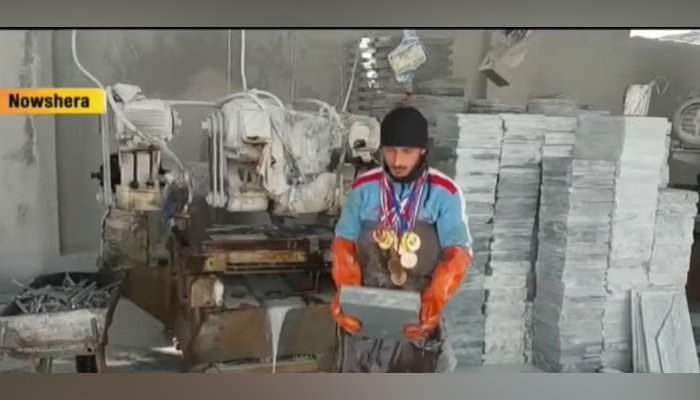 428434_650گولڈ میڈلسٹ آج ماربل فیکٹری میں مزدوری کر رہا ہے!4094_updates