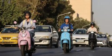 ایران میں خواتین کو موٹر سائیکل چلانے کا باقاعدہ حق مل گیا