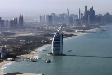 دبئی اور قطر میں فضائی حملوں کے نتیجے میں متعدد زخمی، حفاظتی اقدامات بڑھا دیے گئے