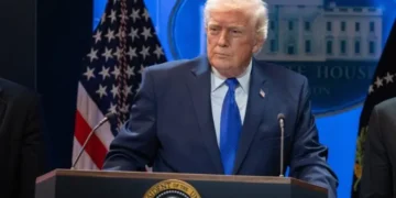 ڈونلڈ ٹرمپ کی ایران کو سخت وارننگ، ہتھیار نہ ڈالنے پر سنگین نتائج کی دھمکی