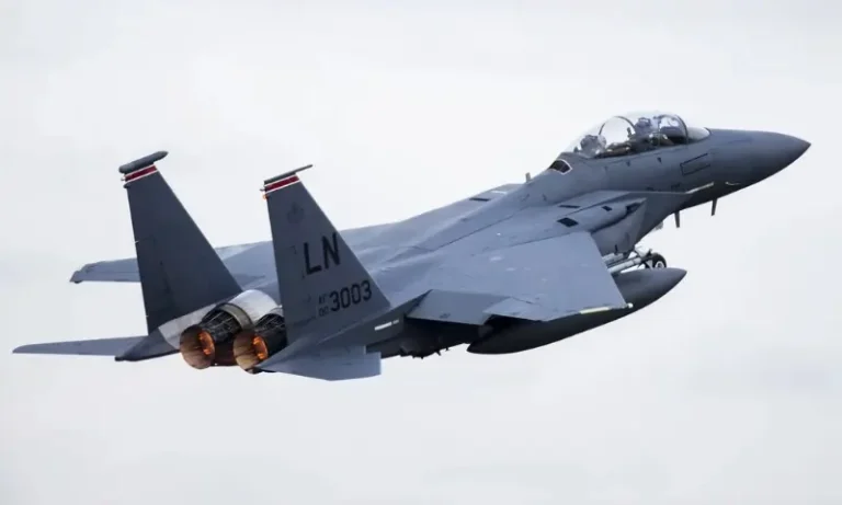 021235کویت میں امریکی ایف‑15 لڑاکا طیارہ گر کر تباہ، پائلٹ محفوظ رہا0929a26db