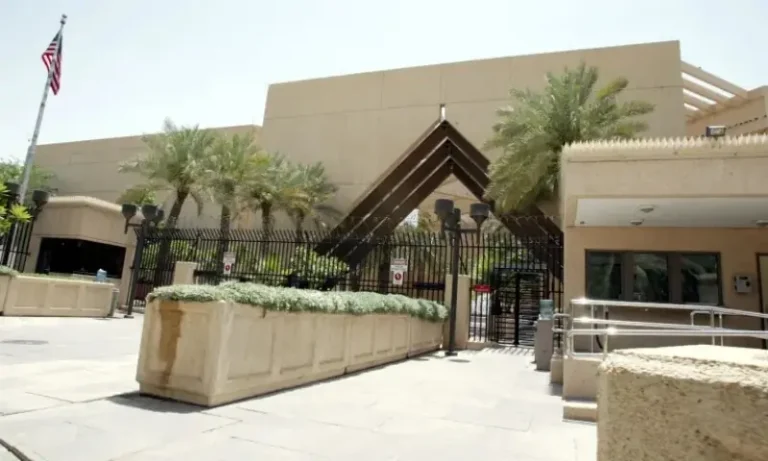 03080435ریاض میں امریکی سفارت خانے پر دھماکہ خیز حملہ، سیفٹی الرٹ جاری3a9d4ee