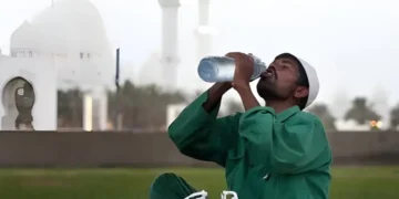 گرمی میں روزہ داروں کو ڈی ہائیڈریشن کا خطرہ، ماہرینِ صحت کی احتیاطی تدابیر جاری