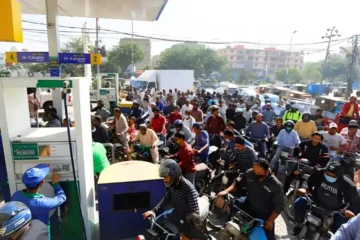 ایران اسرائیل کشیدگی کے اثرات: پاکستان میں پٹرول کی ممکنہ قلت کا خدشہ 4 ایران اسرائیل کشیدگی کے اثرات: پاکستان میں پٹرول کی ممکنہ قلت کا خدشہ