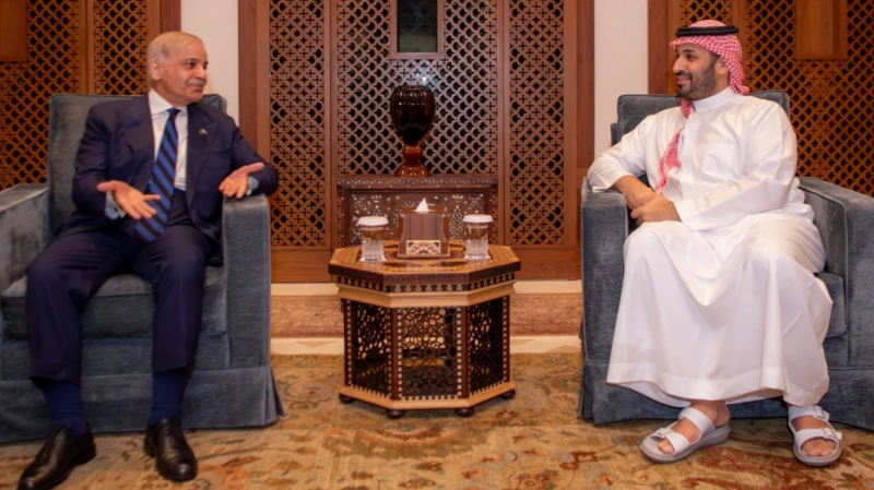 شہباز شریف اور فیلڈ مارشل عاصم منیر کی سعودی ولی عہد سے ملاقات اور ایران جنگ کے پس منظر میں پاکستان کے سٹریٹیجک خدشات