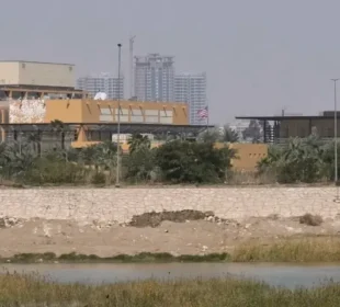 بغداد میں امریکی سفارتخانے کے کمپاؤنڈ میں میزائل گرنے کی اطلاع