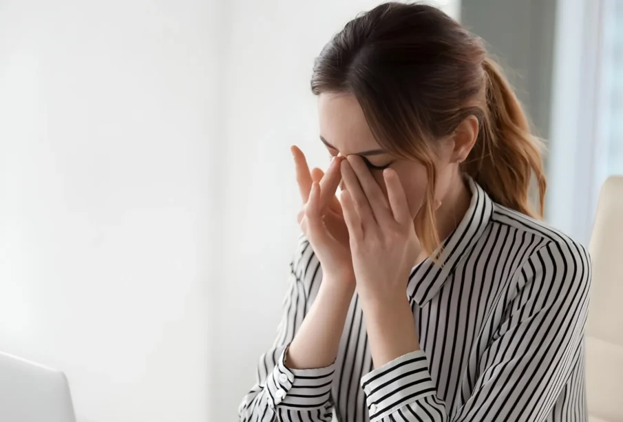 آنکھوں کی خشکی صرف اسکرین کے زیادہ استعمال کی وجہ نہیں، ماہرین کی نئی تحقیق