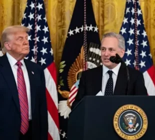 ٹرمپ کے قریبی مشیر کا ایران تنازع سے امریکی انخلا پر زور