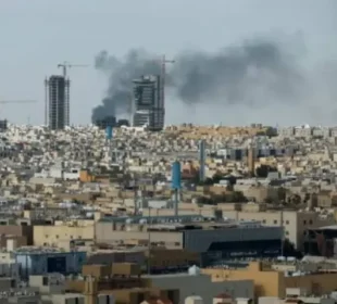 سعودی عرب میں چار ڈرون فضائی دفاعی نظام نے تباہ کر دیے 8 سعودی عرب میں چار ڈرون فضائی دفاعی نظام نے تباہ کر دیے