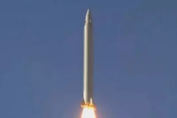 ایران نے پہلی بار طویل فاصلے تک مار کرنے والے “سجیل” میزائل کے استعمال کا اعلان کردیا 3 ایران نے پہلی بار طویل فاصلے تک مار کرنے والے “سجیل” میزائل کے استعمال کا اعلان کردیا