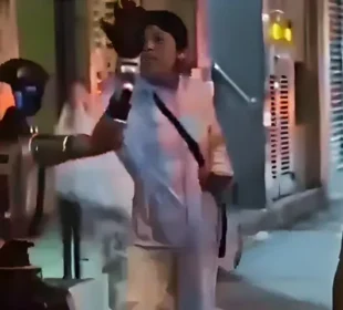 چین: 'پاگل' روبوٹ نے بزرگ خاتون کو ڈرا دیا، پولیس نے 'گرفتار' کر لیا