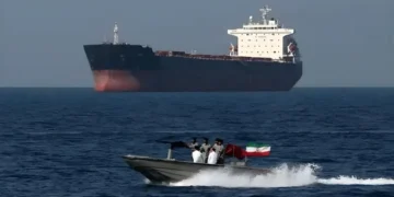 آئل ٹینکر 'کراچی' آبنائے ہرمز عبور کرکے پاکستان کی طرف روانہ 24 آئل ٹینکر 'کراچی' آبنائے ہرمز عبور کرکے پاکستان کی طرف روانہ