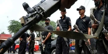 کراچی میں سی ٹی ڈی کی بڑی کارروائی، چار دہشت گرد ہلاک 13 کراچی میں سی ٹی ڈی کی بڑی کارروائی، چار دہشت گرد ہلاک