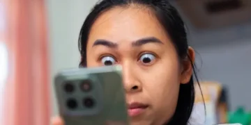 خاتون آن لائن خریداری کے دوران سائبر فراڈ کی شکار، 98 ہزار روپے کا نقصان 7 خاتون آن لائن خریداری کے دوران سائبر فراڈ کی شکار، 98 ہزار روپے کا نقصان