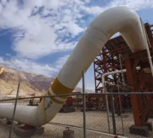 ایران کی خلیجی توانائی تنصیبات کو نشانہ بنانے کی دھمکی، خطے میں کشیدگی میں اضافہ