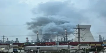 حیفہ: ایران کے میزائل حملے کے بعد بجلی کی فراہمی عارضی طور پر متاثر 18 حیفہ: ایران کے میزائل حملے کے بعد بجلی کی فراہمی عارضی طور پر متاثر