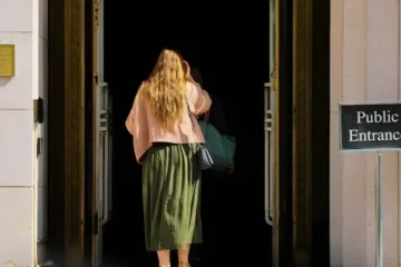 لاس اینجلس میں سوشل میڈیا لت سے متعلق بڑے مقدمے میں جیوری فیصلہ نہ کر سکی