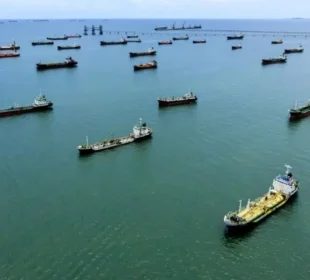 آبنائے ہرمز میں کشیدگی، عالمی بحری ٹریفک تقریباً مفلوج