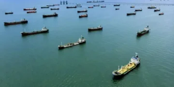 آبنائے ہرمز میں کشیدگی، عالمی بحری ٹریفک تقریباً مفلوج