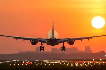 جیٹ فیول مہنگا، فضائی کرایوں میں نمایاں اضافے کا امکان 4 جیٹ فیول مہنگا، فضائی کرایوں میں نمایاں اضافے کا امکان