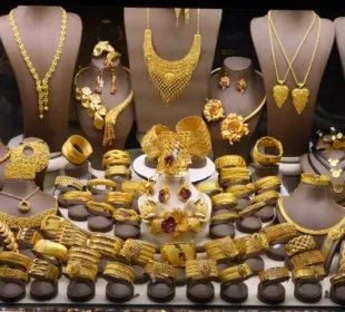 سونے کی قیمت میں بڑی کمی، چاندی بھی سستی ہوئی 2 سونے کی قیمت میں بڑی کمی، چاندی بھی سستی ہوئی