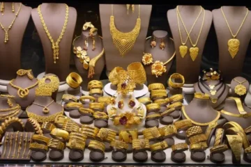 سونے کی قیمت میں بڑی کمی، چاندی بھی سستی ہوئی 3 سونے کی قیمت میں بڑی کمی، چاندی بھی سستی ہوئی