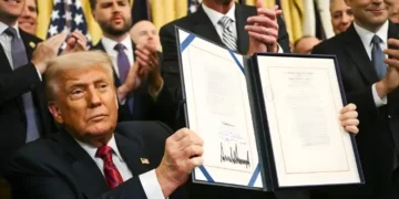 امریکی کرنسی میں تاریخی تبدیلی، صدر کے دستخط نوٹوں کا حصہ بنیں گے