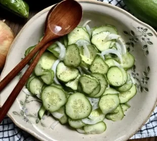 گرمیوں میں کھیرا کھانے کے 5 اہم نکات: جانیں کس چیز کے ساتھ یہ نقصان دہ ہو سکتا ہے