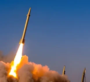 ایران نے “آپریشن وعدہ صادق 4” کے تحت امریکہ اور اسرائیل کے اہداف پر حملے کا دعویٰ کیا