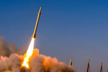 ایران نے “آپریشن وعدہ صادق 4” کے تحت امریکہ اور اسرائیل کے اہداف پر حملے کا دعویٰ کیا 3 ایران نے “آپریشن وعدہ صادق 4” کے تحت امریکہ اور اسرائیل کے اہداف پر حملے کا دعویٰ کیا