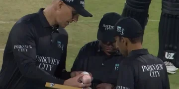 لاہور میں پی ایس ایل 2026 کا آغاز، میچ کے دوران گیند کا رنگ بدلنے کا حیران کن واقعہ