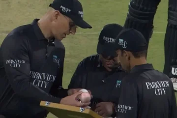 لاہور میں پی ایس ایل 2026 کا آغاز، میچ کے دوران گیند کا رنگ بدلنے کا حیران کن واقعہ