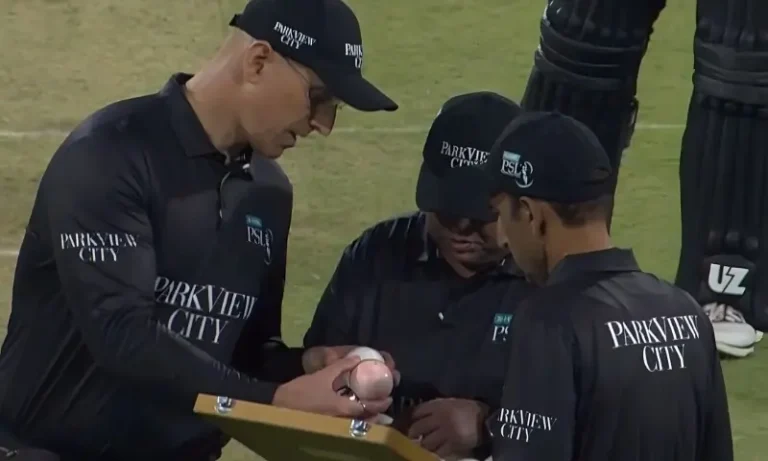 2711505لاہور میں پی ایس ایل 2026 کا آغاز، میچ کے دوران گیند کا رنگ بدلنے کا حیران کن واقعہ0051c864