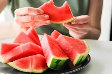 مارچ اور اپریل میں تربوز کھانے سے پہلے احتیاط کیوں ضروری ہے؟ 2 مارچ اور اپریل میں تربوز کھانے سے پہلے احتیاط کیوں ضروری ہے؟