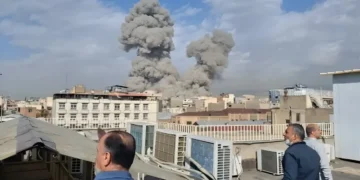 ایران کے مختلف صوبوں میں حملوں سے جانی و مالی نقصان، امدادی سرگرمیاں جاری 16 ایران کے مختلف صوبوں میں حملوں سے جانی و مالی نقصان، امدادی سرگرمیاں جاری