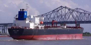 پورٹ قاسم پر آج پہنچے گا 55 ہزار میٹرک ٹن موٹرپیٹرول