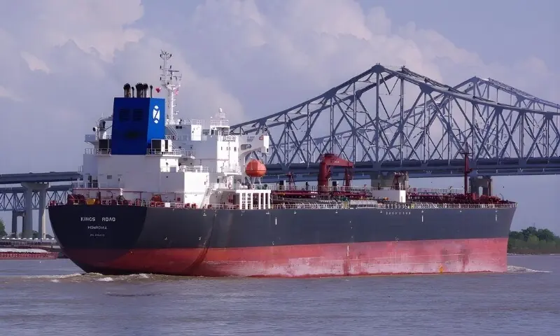 پورٹ قاسم پر آج پہنچے گا 55 ہزار میٹرک ٹن موٹرپیٹرول