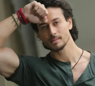 ٹائیگر شروف کو ہے ہوائی جہاز کا خوف، اسٹنٹس سے نہیں 9 ٹائیگر شروف کو ہے ہوائی جہاز کا خوف، اسٹنٹس سے نہیں