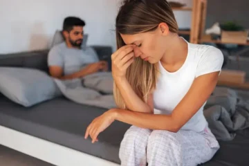 لوگ بار بار نقصان دہ تعلقات کی طرف کیوں کھنچے چلے جاتے ہیں؟ 3 لوگ بار بار نقصان دہ تعلقات کی طرف کیوں کھنچے چلے جاتے ہیں؟