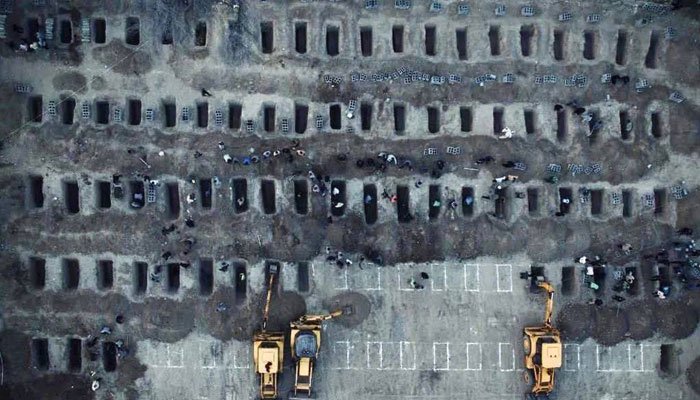 ایرانی وزیر خارجہ کا امریکی حملے پر سخت ردعمل، 160 طالبات کی قبروں کی تصویر شیئر