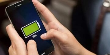 اینڈرائیڈ فون کی بیٹری زیادہ دیر تک کیسے چلائیں؟ 4 اہم فیچرز جنہیں بند کرنا مفید ثابت ہوسکتا ہے