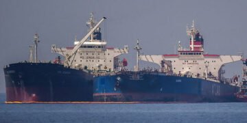 آبنائے ہرمز کی بندش کے بعد روسی تیل کی طلب میں اضافہ 7 آبنائے ہرمز کی بندش کے بعد روسی تیل کی طلب میں اضافہ